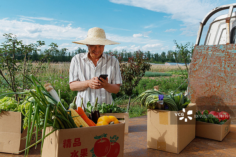 农民在线直播销售农产品图片素材