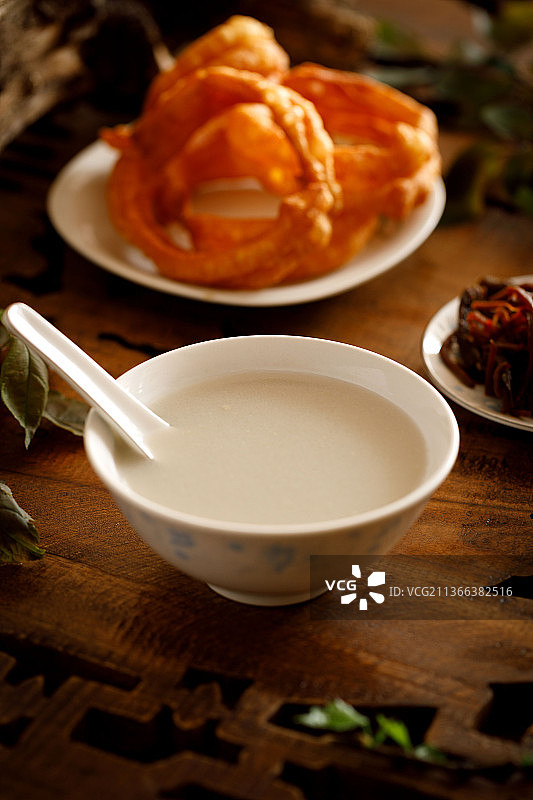 北京传统小吃豆汁焦圈图片素材