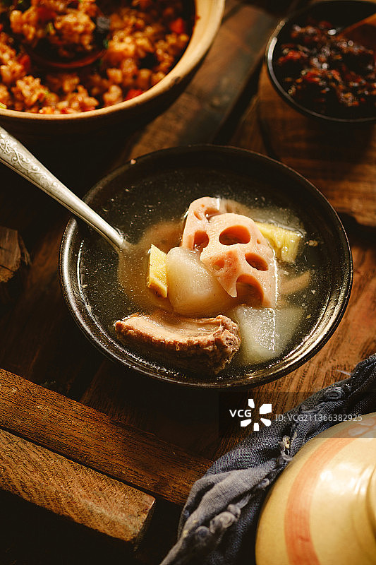 美味莲藕排骨汤图片素材