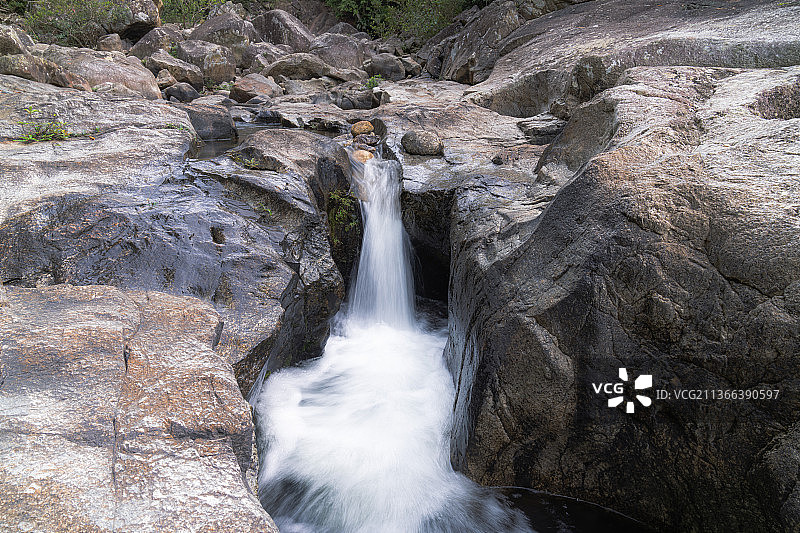 黎母山石臼流水图片素材