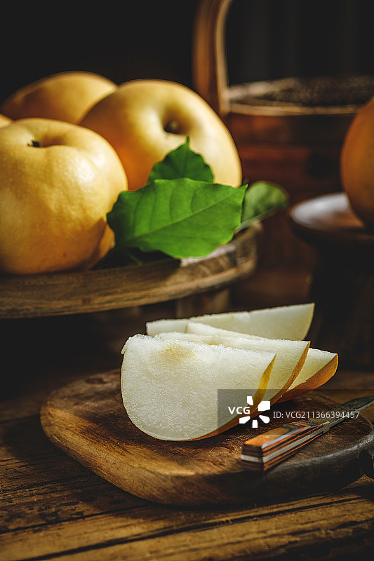 新鲜甘甜的黄梨图片素材