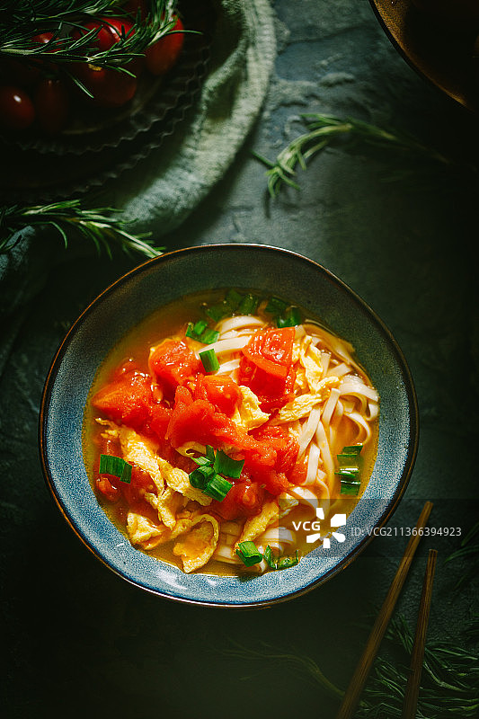 西红柿鸡蛋面图片素材