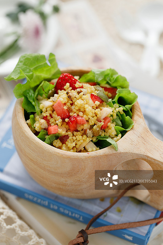 黄米蔬菜水果沙拉图片素材