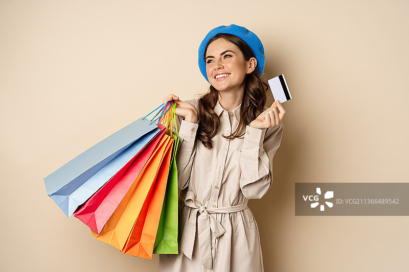 手提购物袋的时尚女性照片图片素材