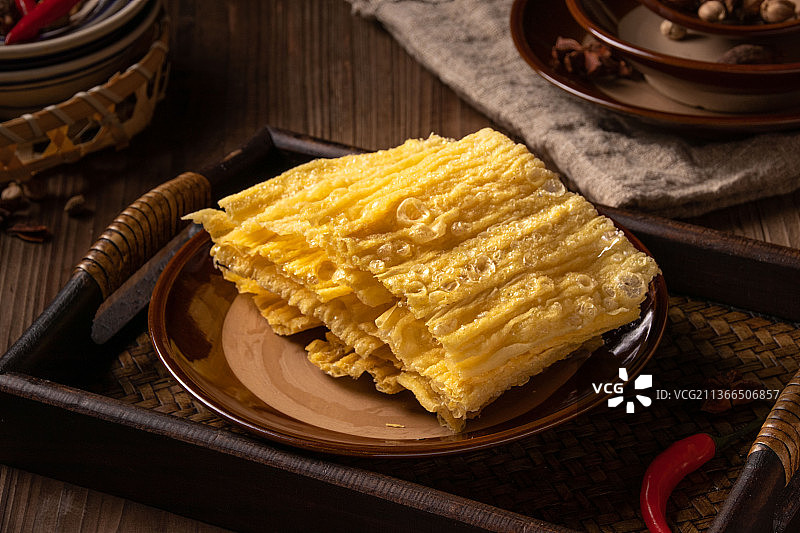 放在桌子上的精美小吃图片素材