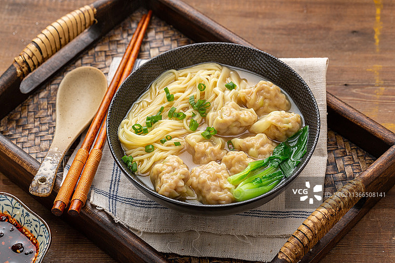 一碗馄饨面图片素材