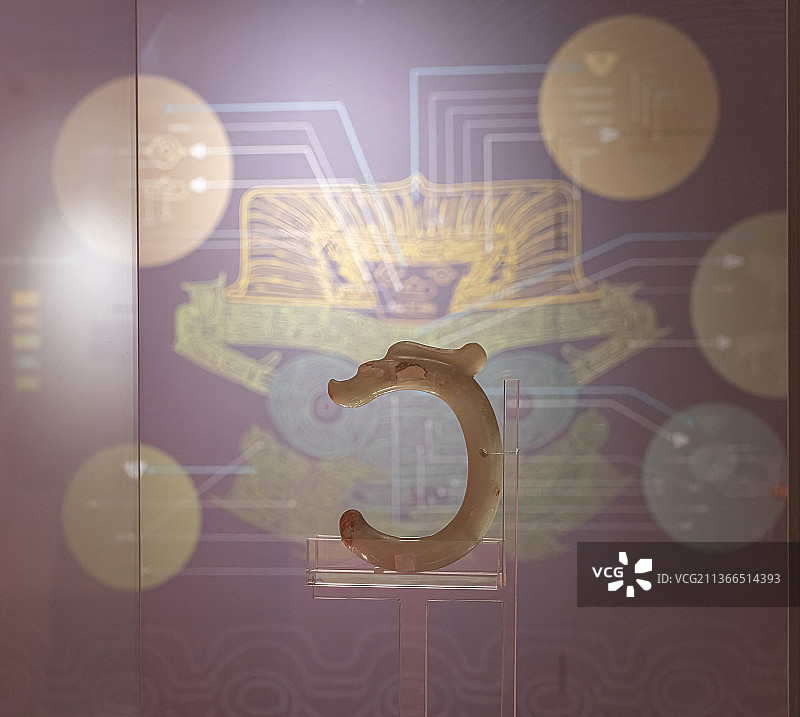 红山文化_碧玉_C形_龙_红山良渚文化展图片素材