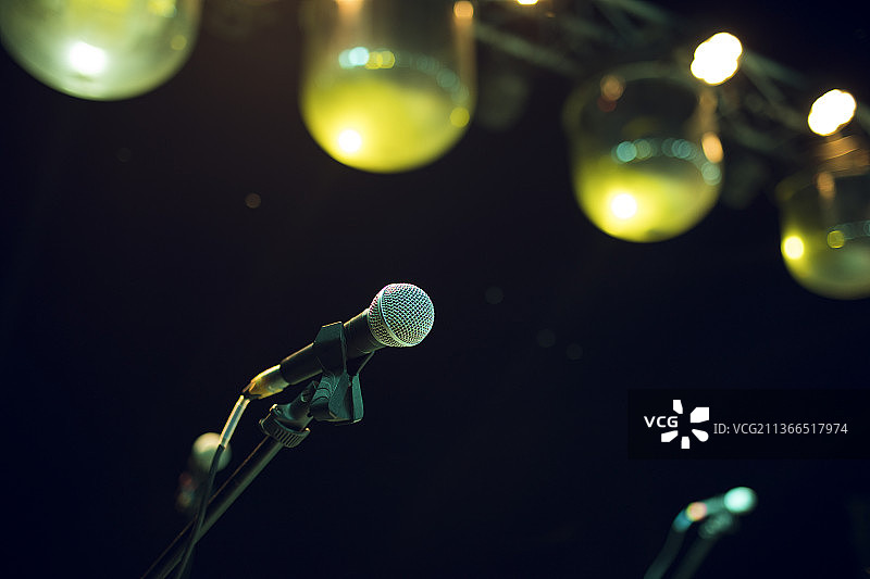 舞台上的麦克风图片素材