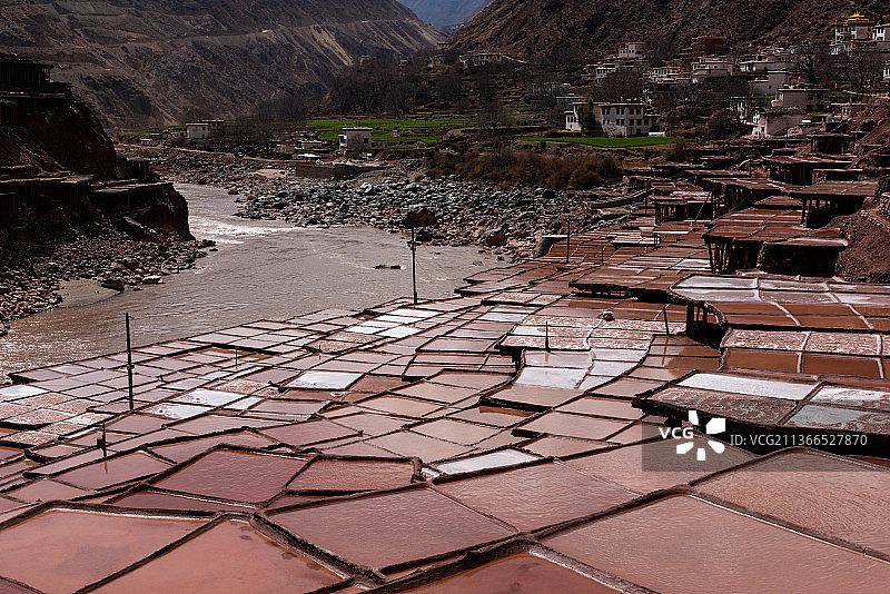 芒康古盐田图片素材