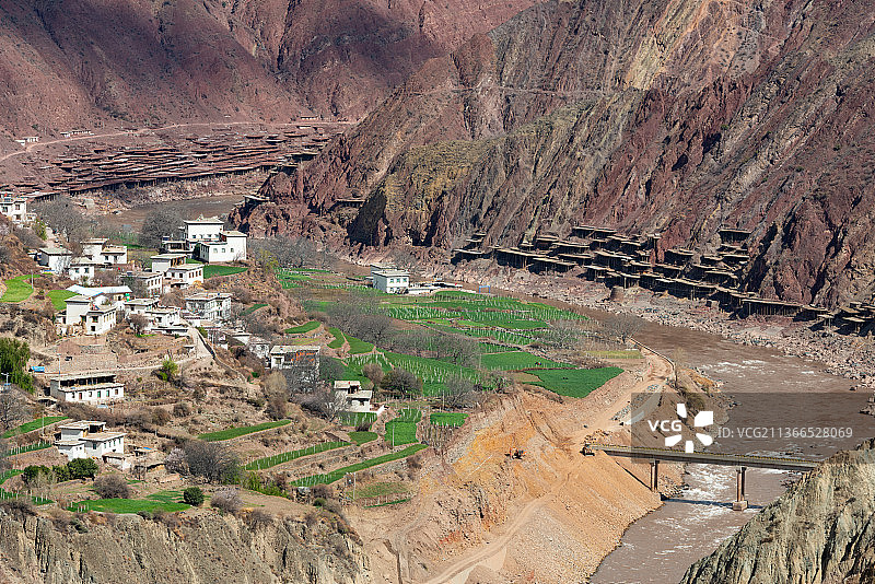 芒康古盐田图片素材