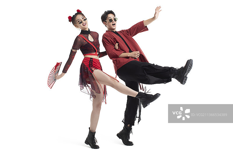 棚拍年轻国潮情侣图片素材