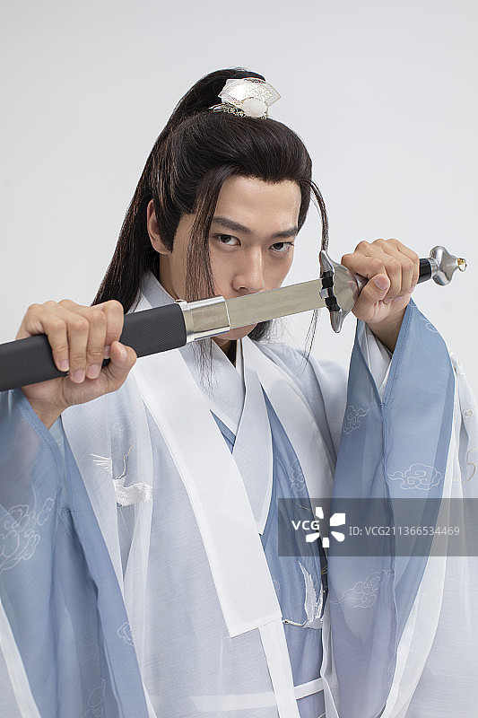 潇洒的年轻剑客图片素材