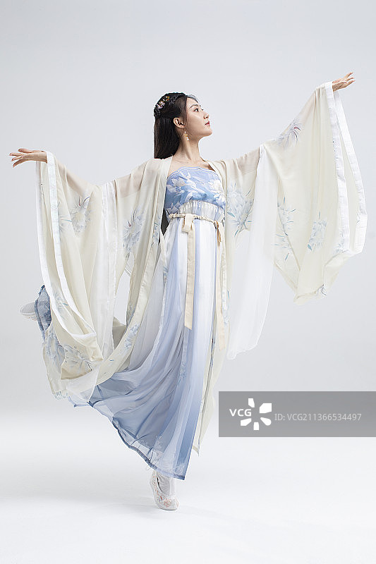 古装美女表演古典舞图片素材