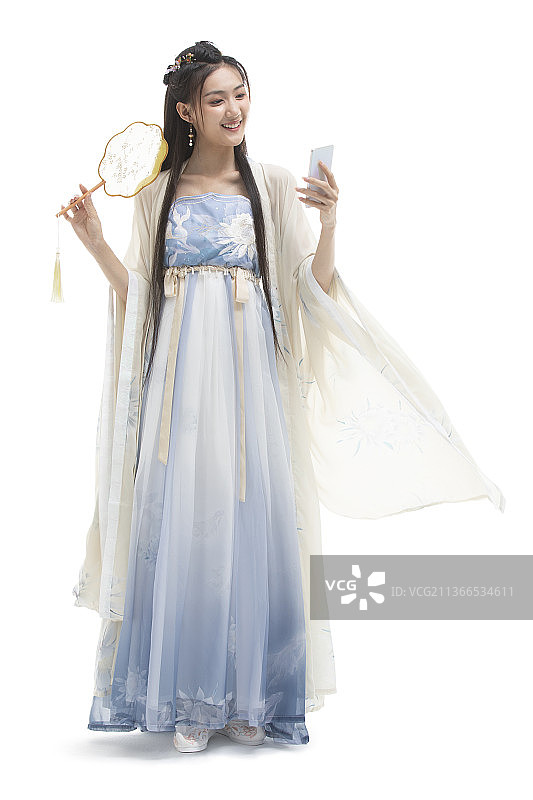 年轻古装美女拿着手机图片素材