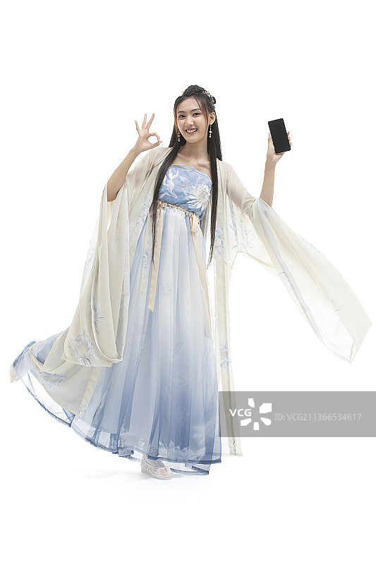 年轻古装美女拿着手机图片素材
