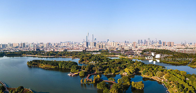 航拍广州海珠湖海珠湿地远眺城市天际线图片素材