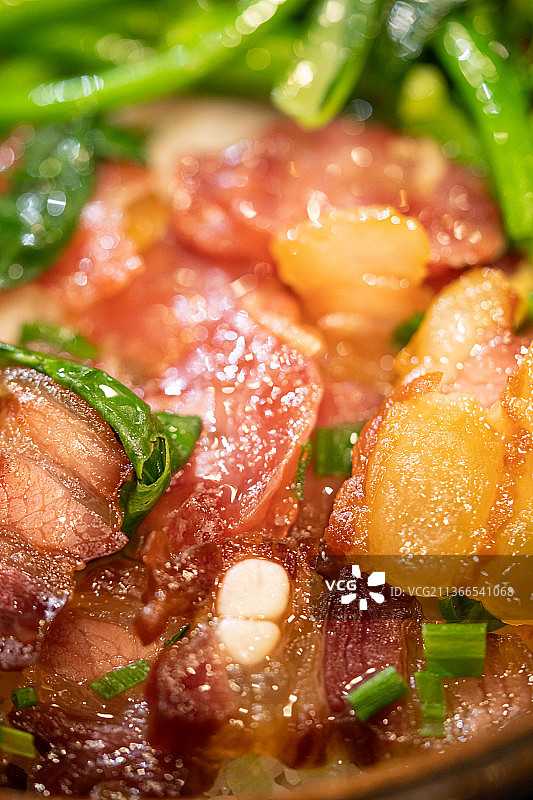 广东特色美食腊味煲仔饭图片素材