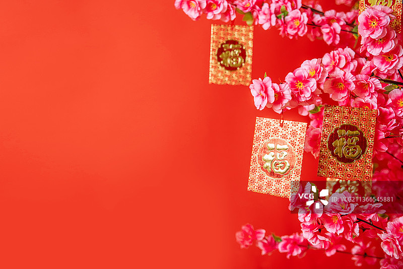 春节桃花树上挂满了福字红包图片素材