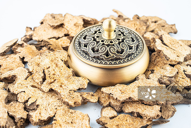中药材苍术和香炉图片素材