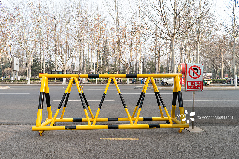 中国公共场所禁止停止的护栏图片素材