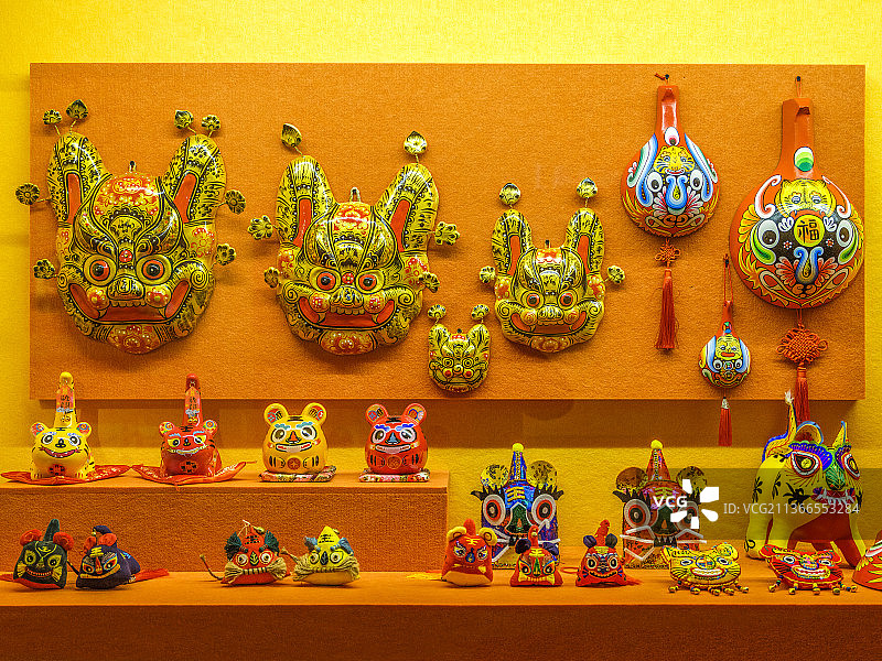 萌虎纳福图片素材