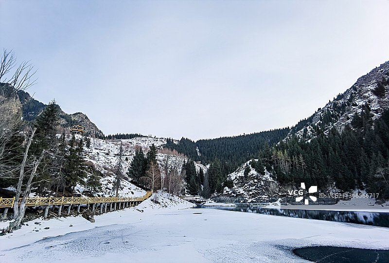 天山天池西小天池冬季图片素材