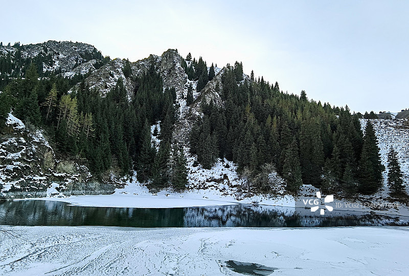 天山天池西小天池图片素材