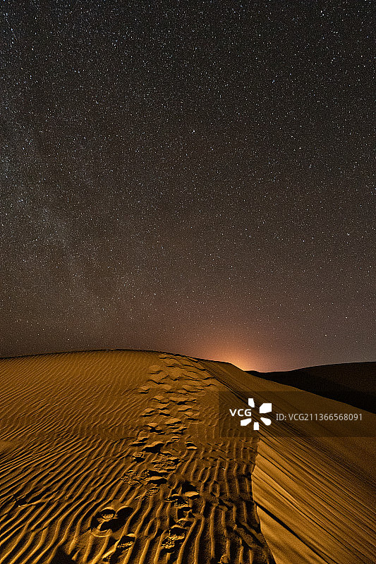 库布齐沙漠冬季银河图片素材