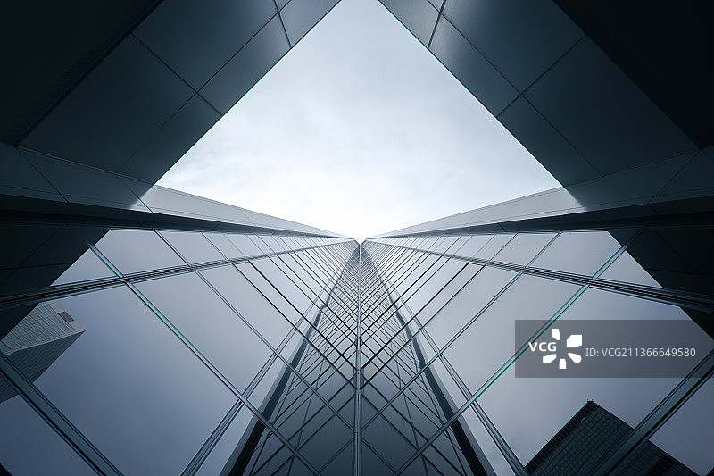 仰视高层对角线建筑图片素材