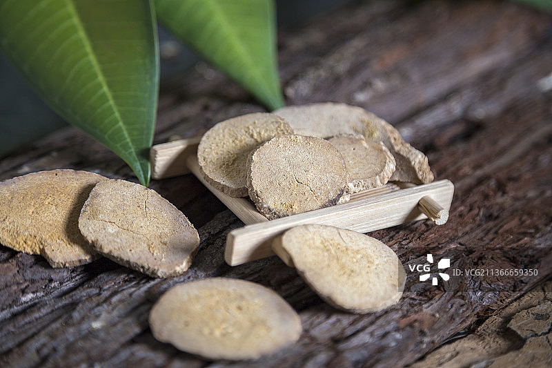 中国古风背景的中药泽泻特写图片素材