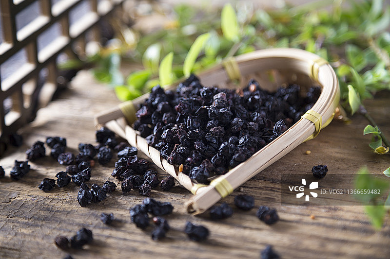 中国古风背景的中药五味子特写图片素材