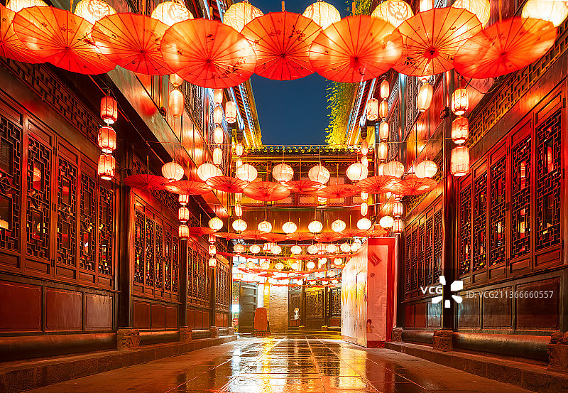中国新年四川成都锦里古街夜景花灯红灯笼图片素材