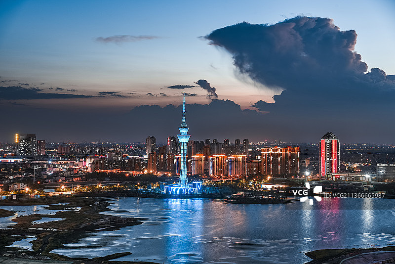 常熟琴湖傍晚蓝调夜景图片素材