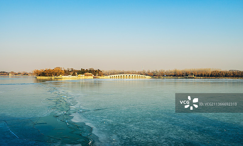 冬季北京颐和园昆明湖西堤风光图片素材