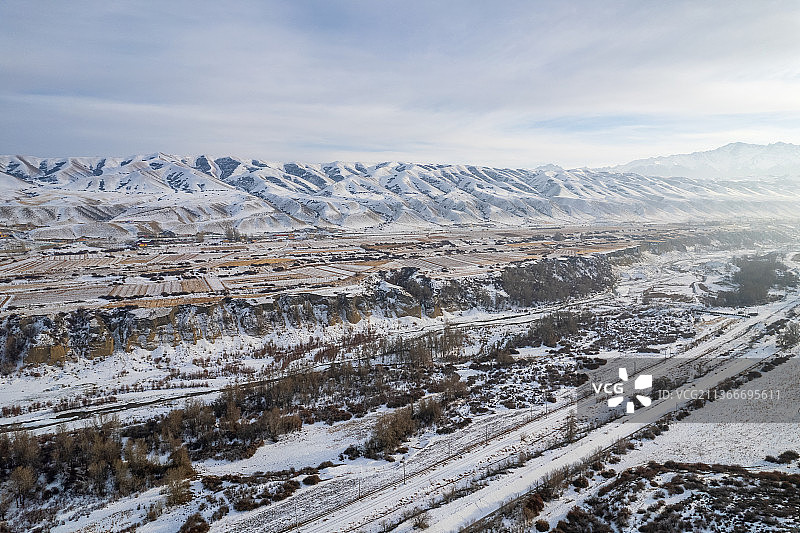 乌鲁木齐河两岸的乡村图片素材