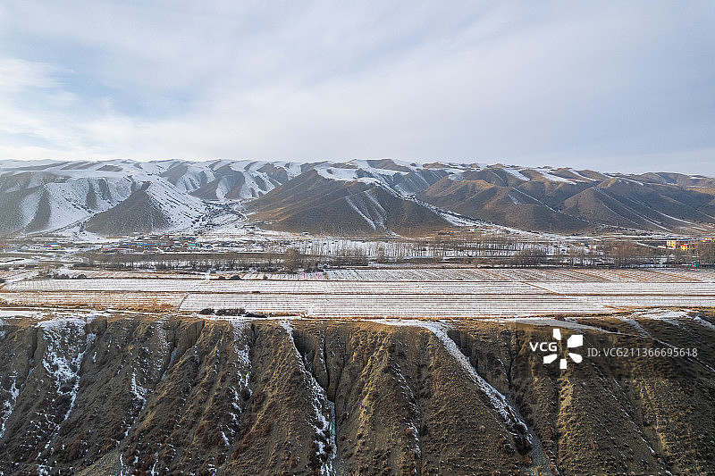 乌鲁木齐河两岸的乡村图片素材