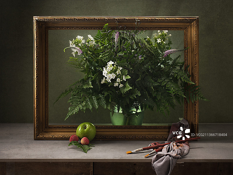 桌上画框植物，画笔，以色列图片素材