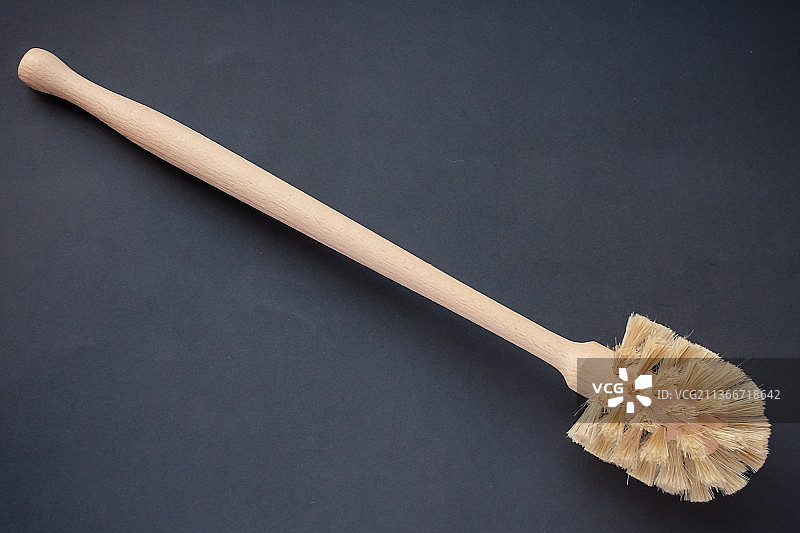 卫生间清洁木刷特写图片素材