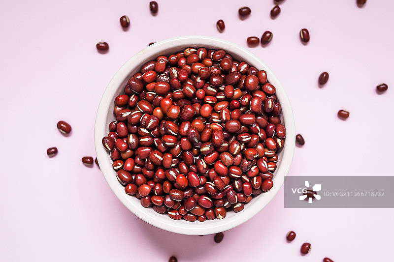 新鲜未煮红小豆或赤豆图片素材