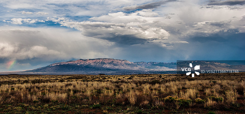 美国新墨西哥州阿尔伯克基田野风光图片素材