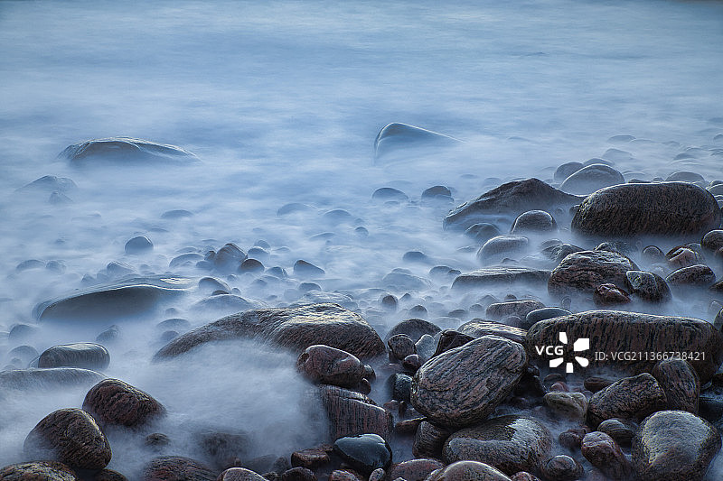 库拉贝里海浪与岩石风光图片素材