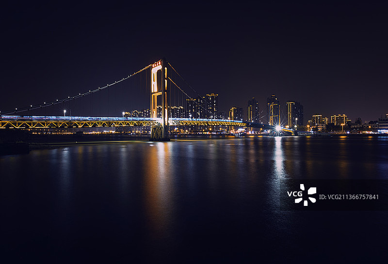 夜幕下的龙海锦江大桥图片素材