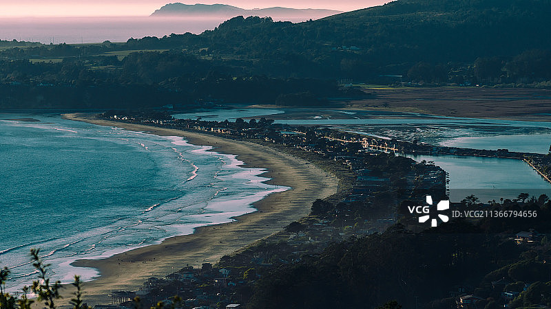 斯廷森海滩日落，日落时天空下的海滩美景，斯廷森海滩，加利福尼亚州，美国图片素材