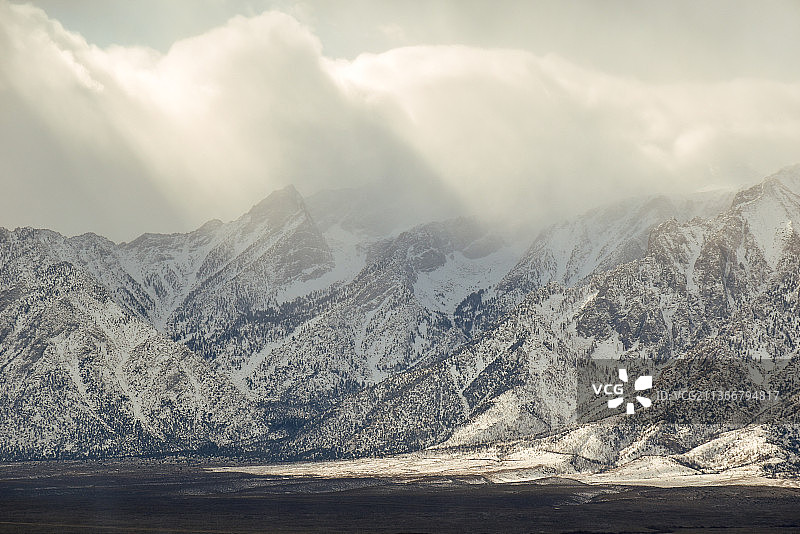 内华达山脉雪山风光，美国加利福尼亚州图片素材