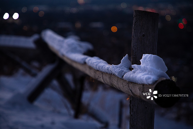 冬季雪天栏杆特写图片素材
