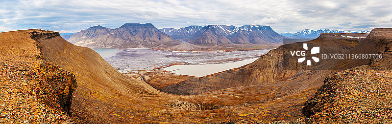 斯瓦尔巴群岛斯匹茨卑尔根岛，挪威，山脉全景图片素材