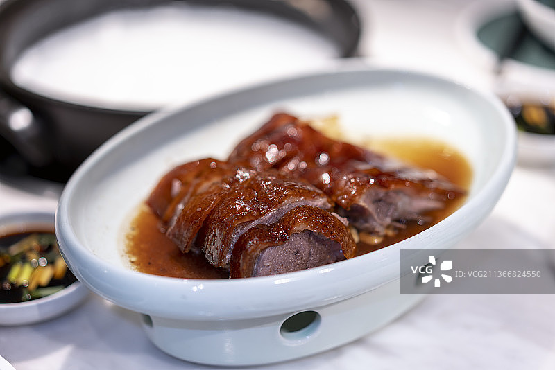 餐桌上的烧鹅图片素材