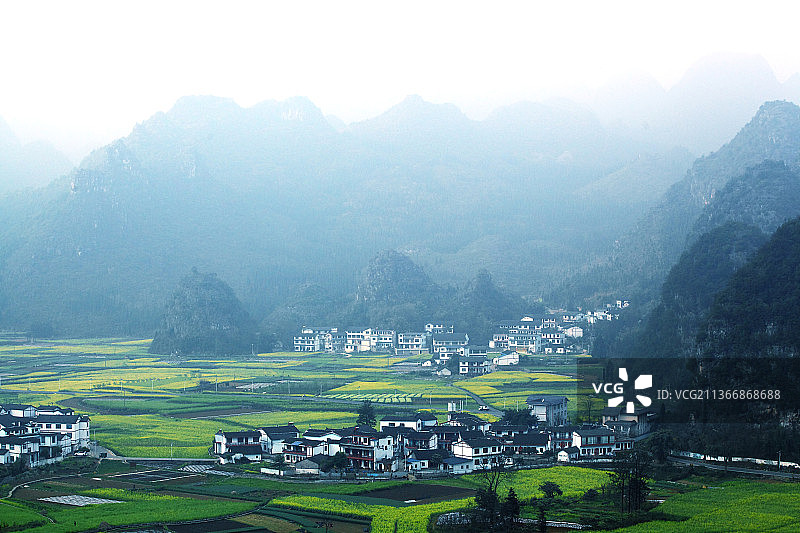 贵州黔西南兴义 纳灰村，布依族聚集地，地处万峰林深处。中国最美乡村之一。。图片素材