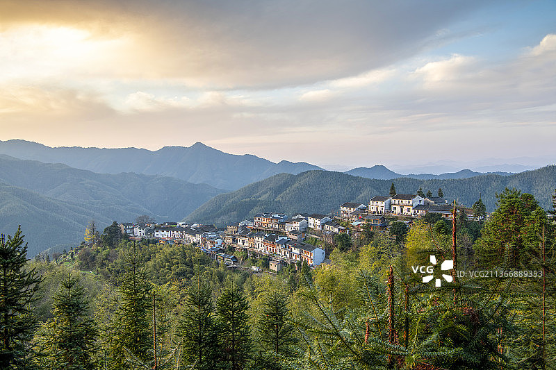 高山古村落，安徽省黄山市休宁县木梨硔村图片素材