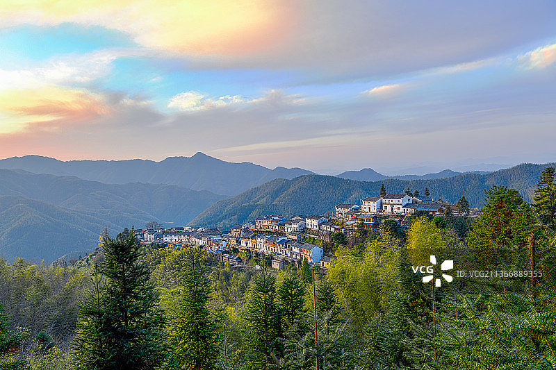 高山古村落，安徽省黄山市休宁县木梨硔村图片素材